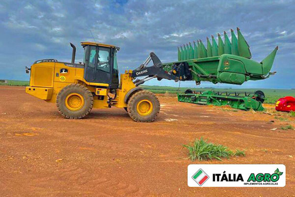 Suporte para plataforma de colhedeira